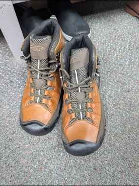 Keen Hiking Boots Men’s Targhee III Mid Brown  Waterproof